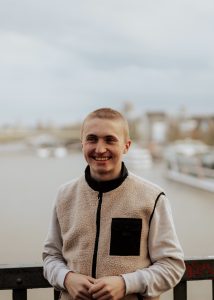 hier ist Benjamin horn zusehen.